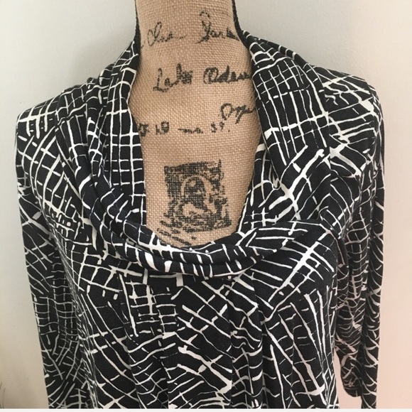 KENNETH COLE drape neck 3/4 sleeve top - Picture 2 of 7